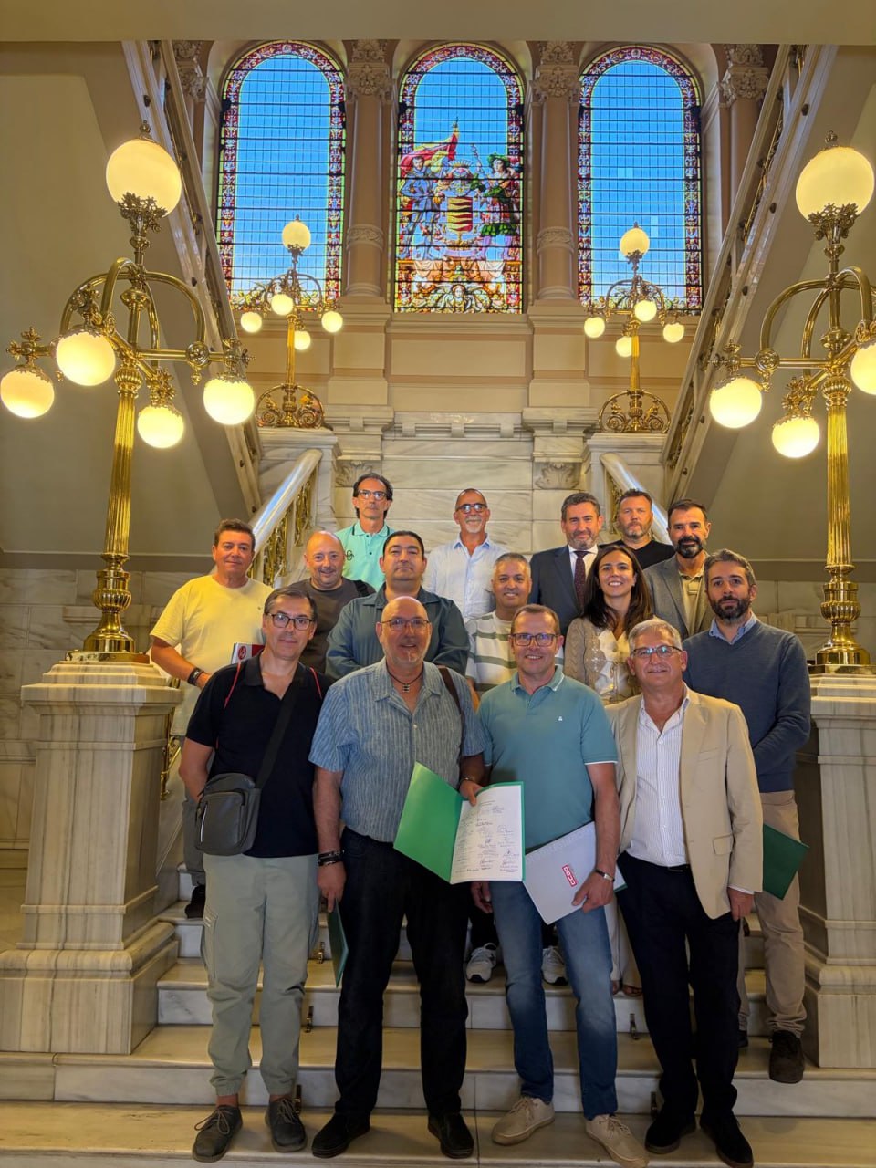 El alcalde presenta el nuevo convenio de AUVASA firmado hoy después de trece años sin consenso.